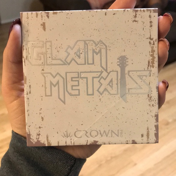 Crown Glam Metals Eyeshadow Palette - Picture 2 of 2